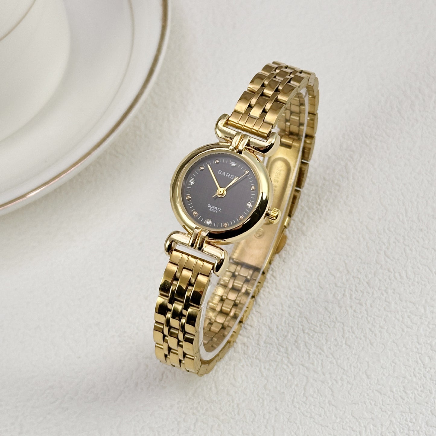 High-Grade Golden Women's Watch - Antique Steel Belt