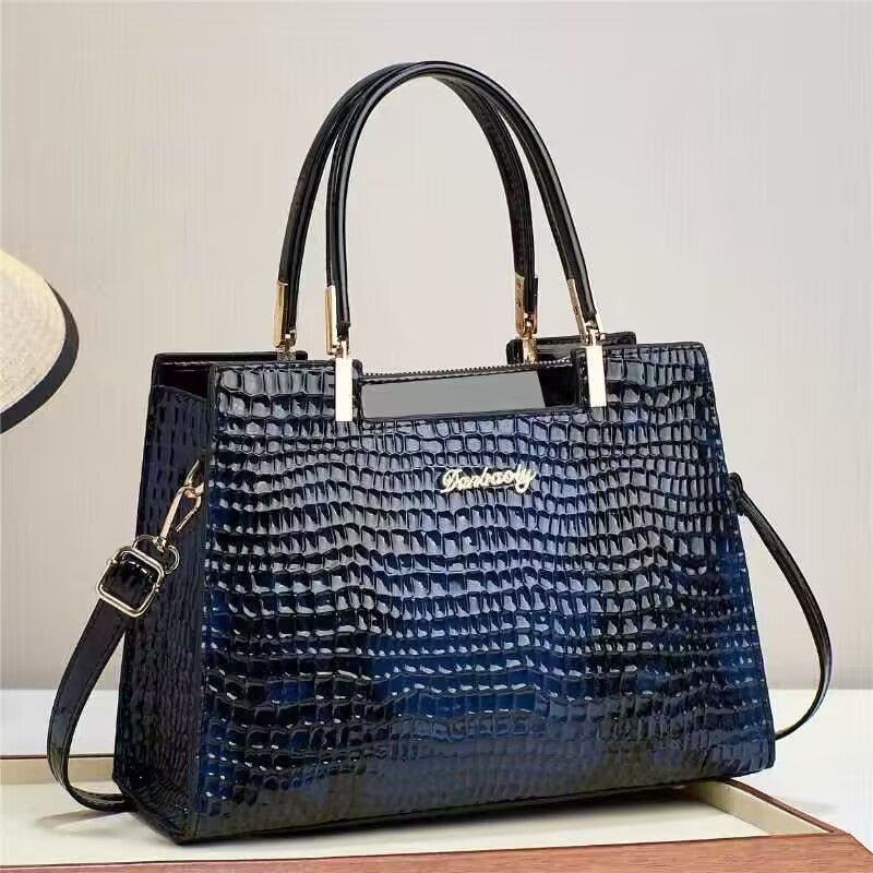 Stylish & Practical Messenger Bag for Women - This Year's Must-Have