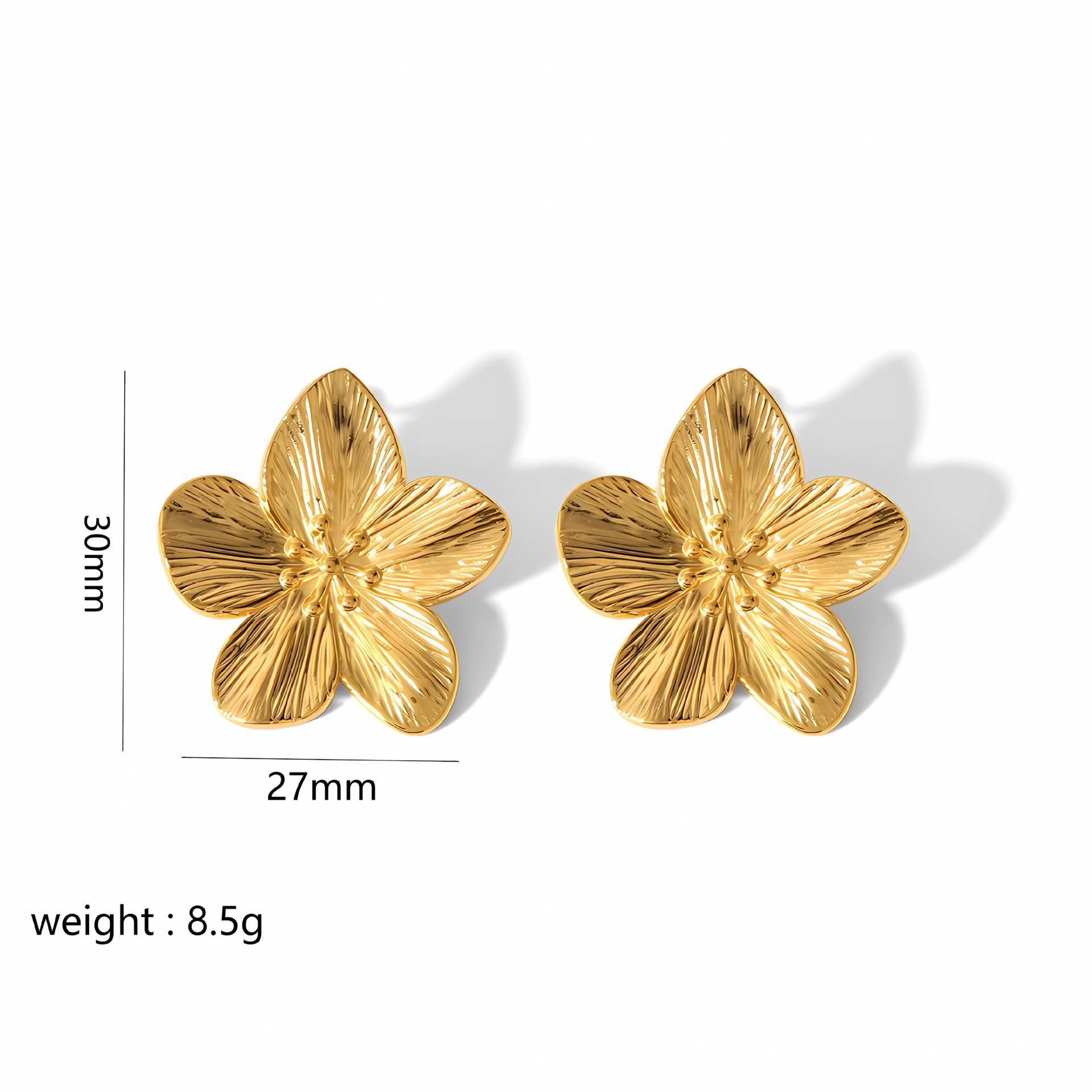 Gold flower-shaped earrings with measurements and weight on a white background