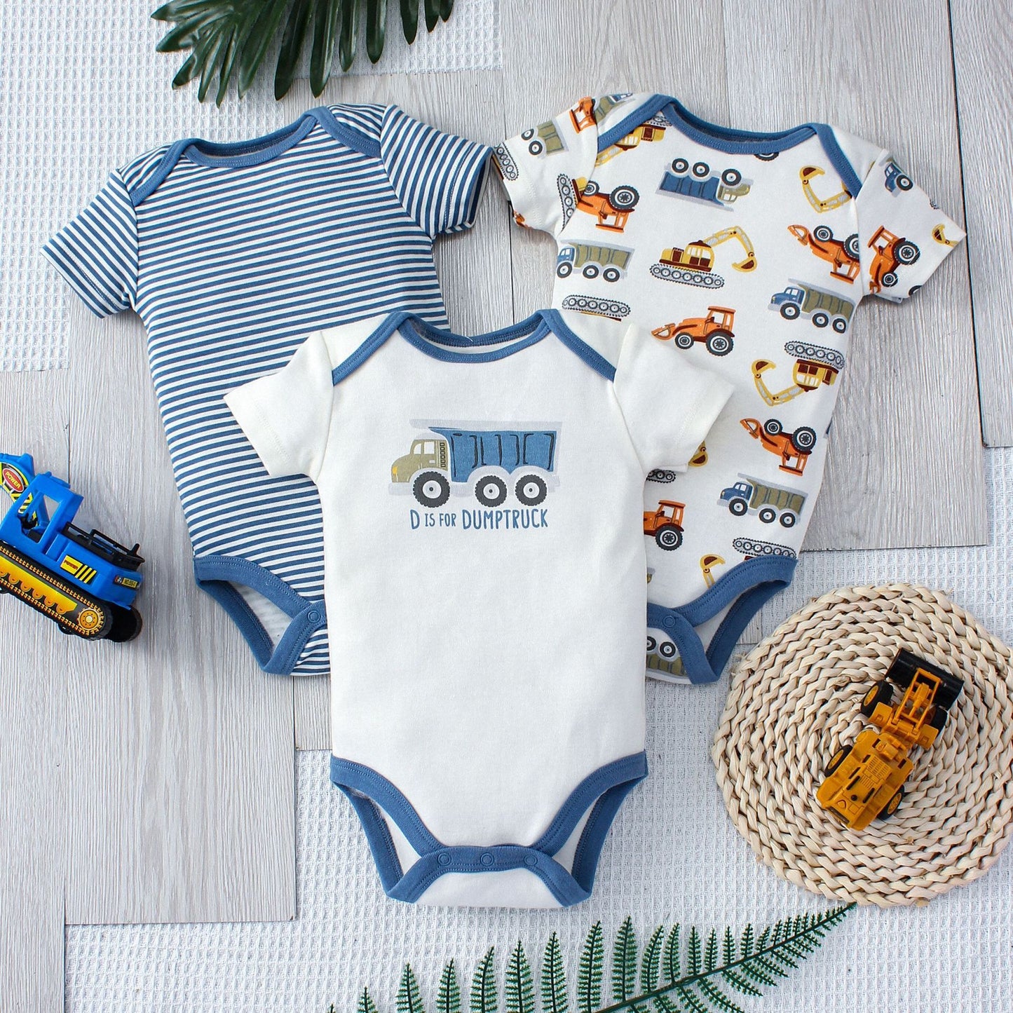 Baby Jumpsuit Fashion Three-Piece Set - Blue Giraffe Design