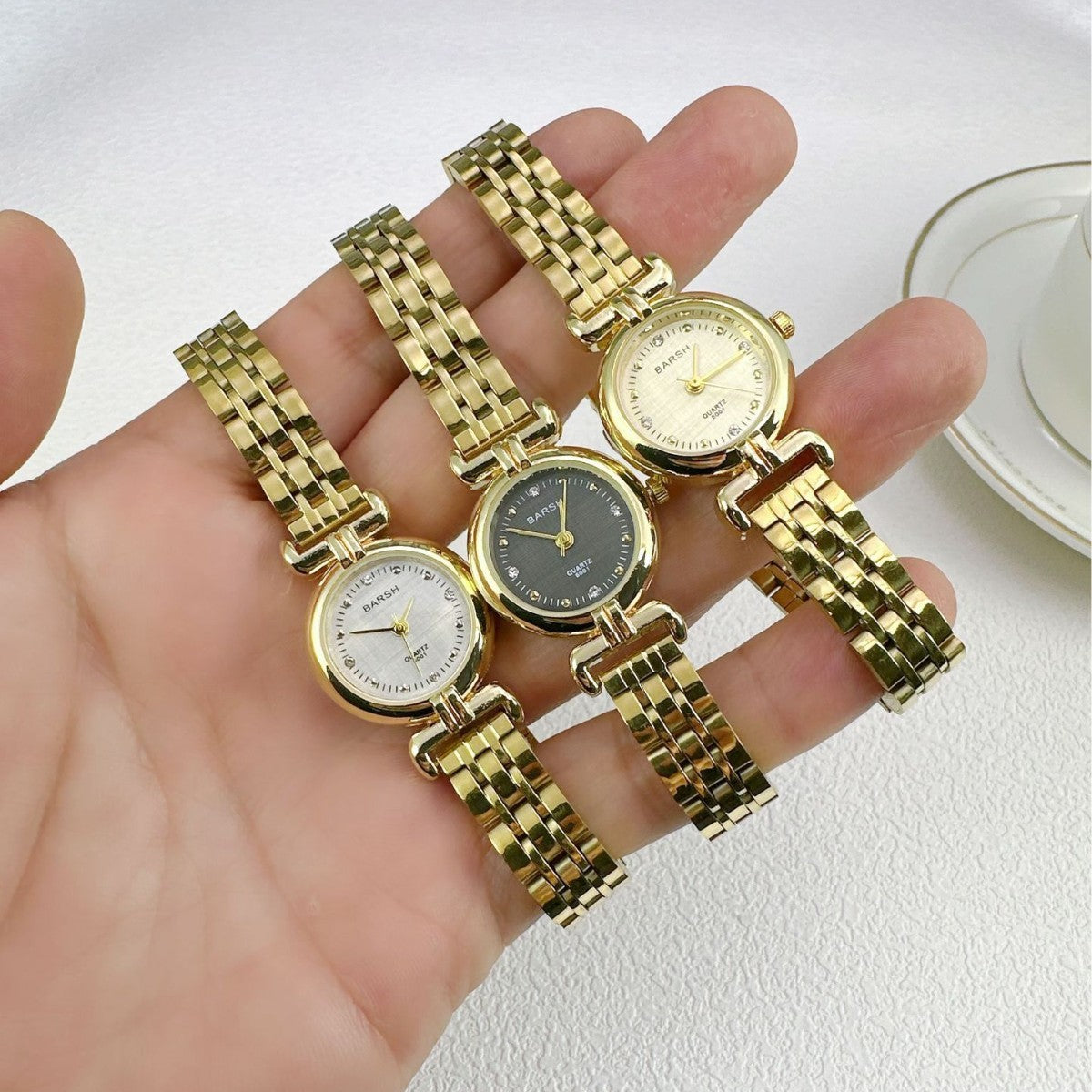 High-Grade Golden Women's Watch - Antique Steel Belt