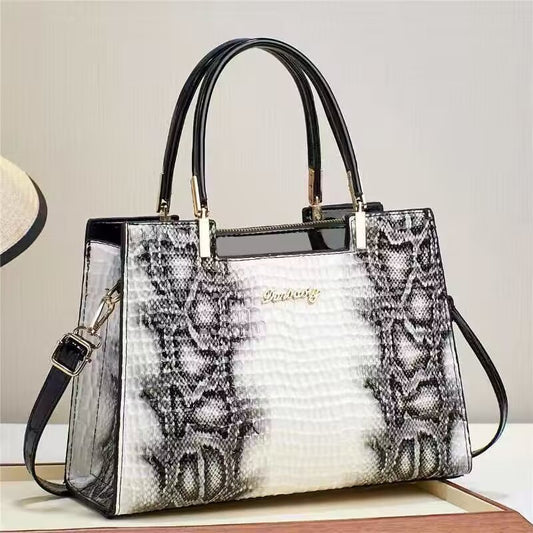 Stylish & Practical Messenger Bag for Women - This Year's Must-Have