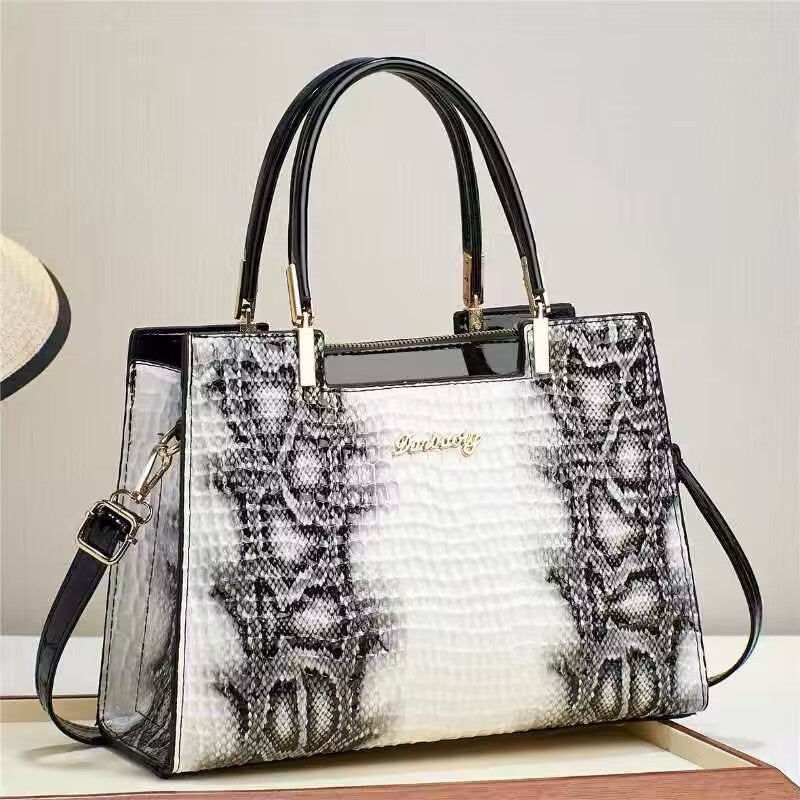 Stylish & Practical Messenger Bag for Women - This Year's Must-Have