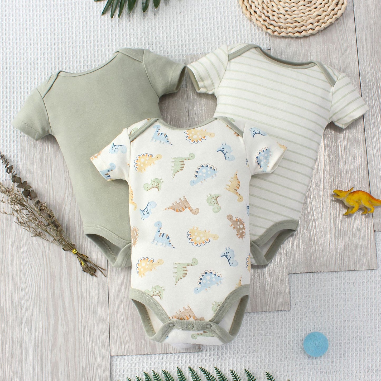 Baby Jumpsuit Fashion Three-Piece Set - Blue Giraffe Design