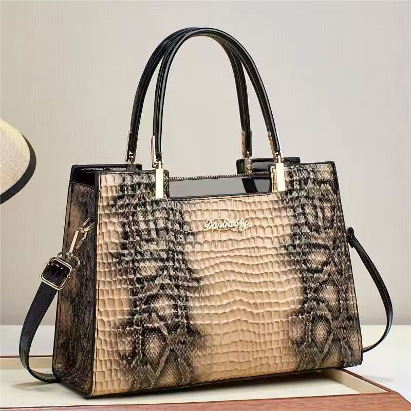 Stylish & Practical Messenger Bag for Women - This Year's Must-Have