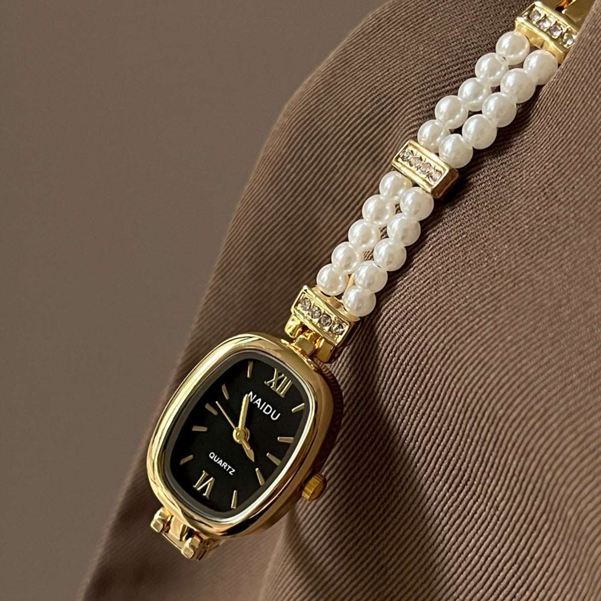 Oval Pearl Fashion Watch - Simple Disk Design