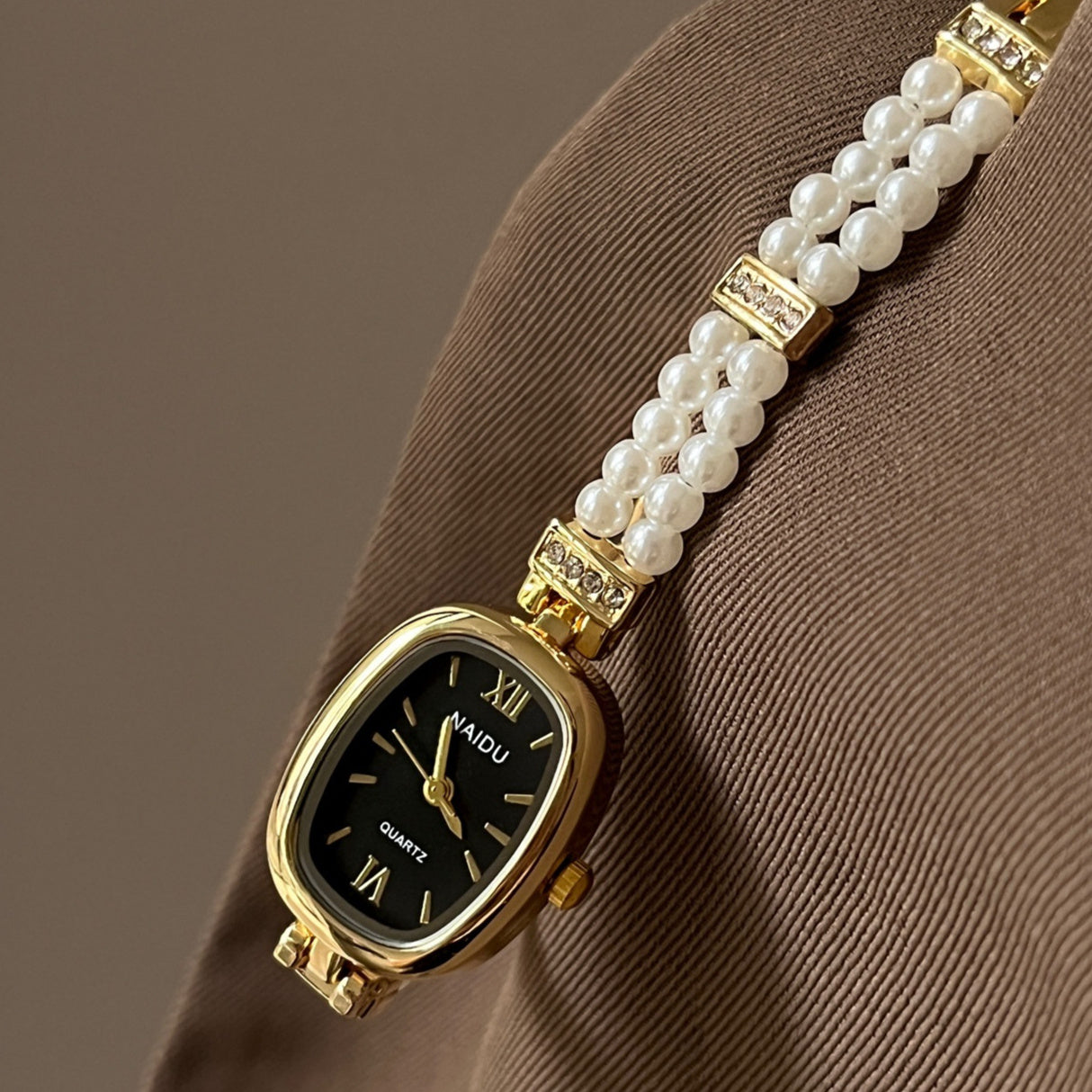 Oval Pearl Fashion Watch - Simple Disk Design