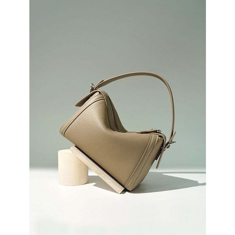 Beige handbag with a block heel on a light gray background