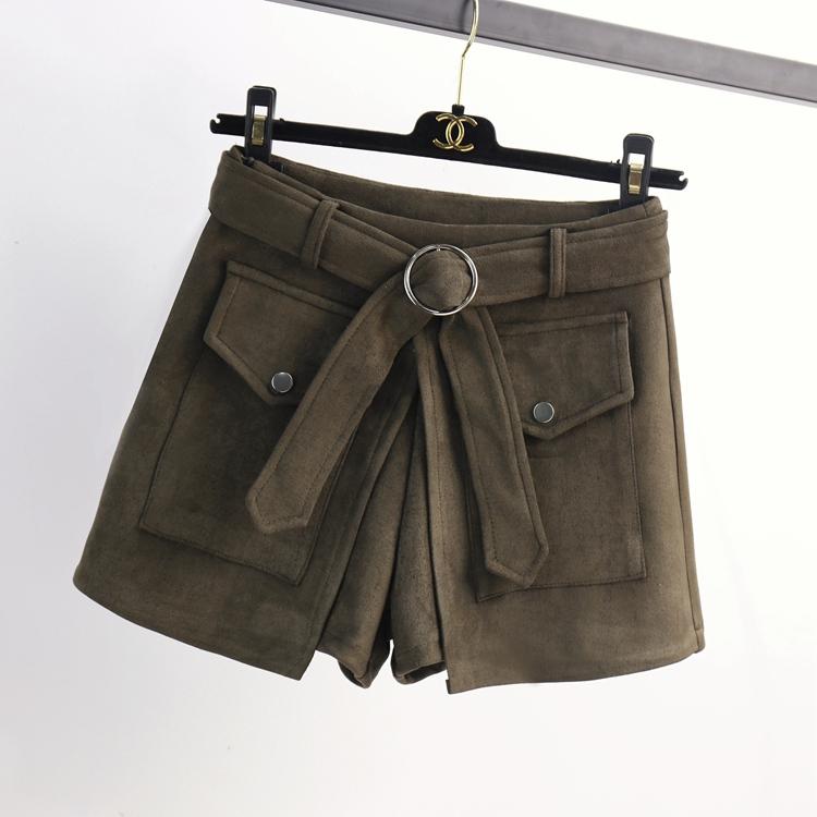 The Short Velours Élégant