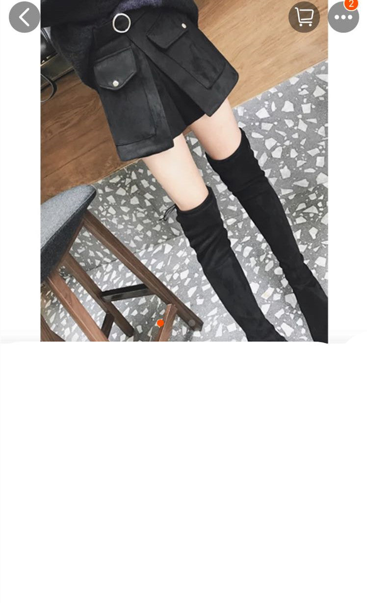 The Short Velours Élégant