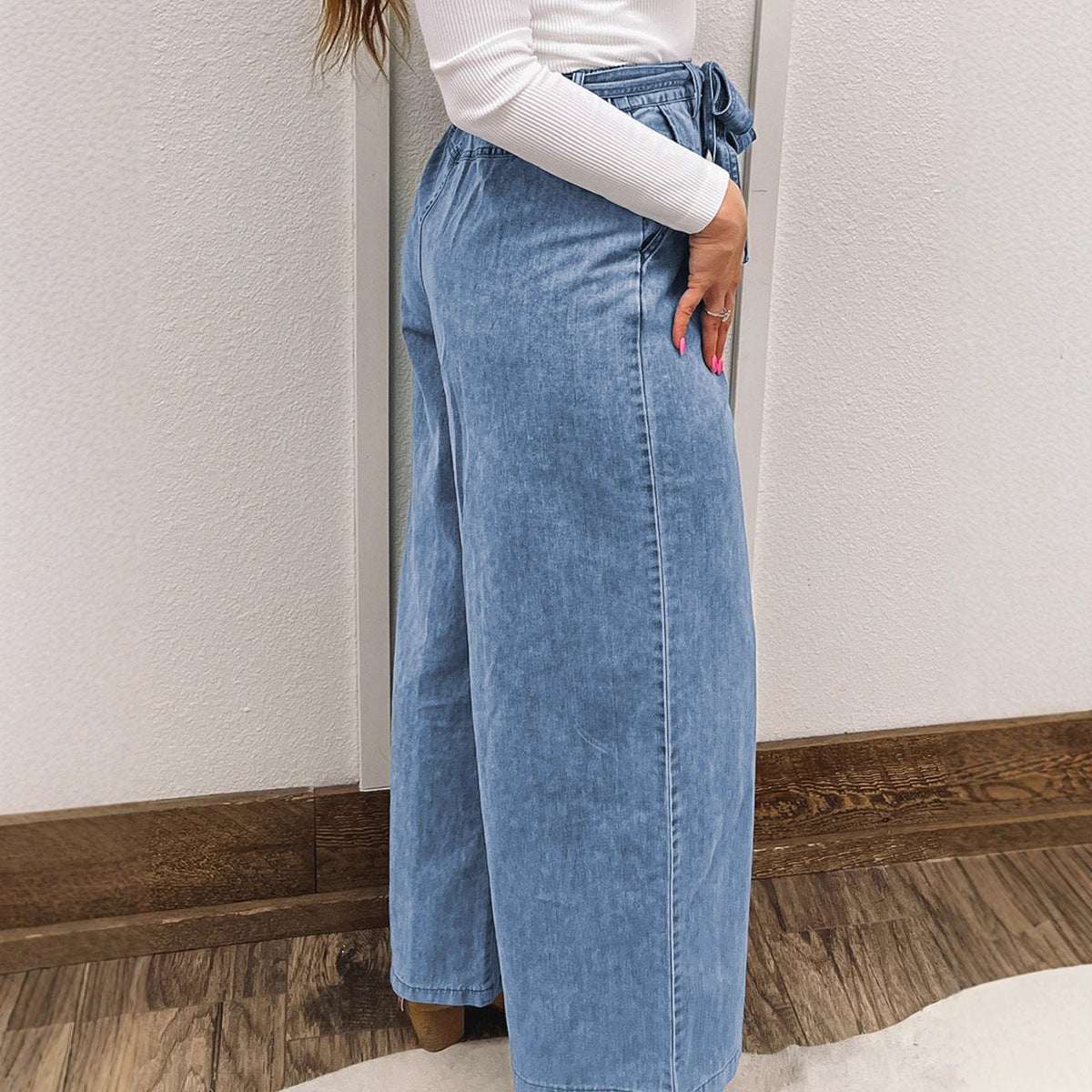 Women's High-Waist Straight-Leg Jeans With Bow Detail | Light Blue | UK 4–14