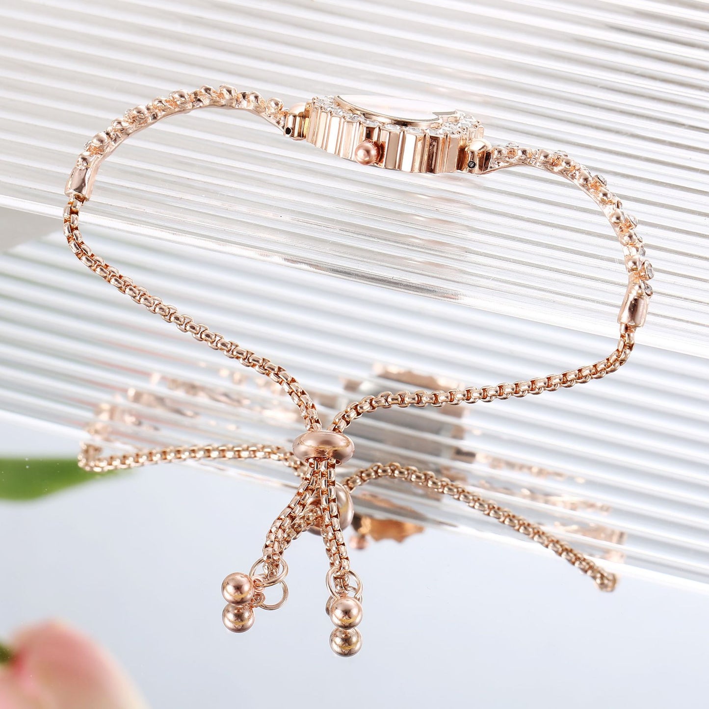 Flower Chain Diamond Women's Watch - Elegant All-Match