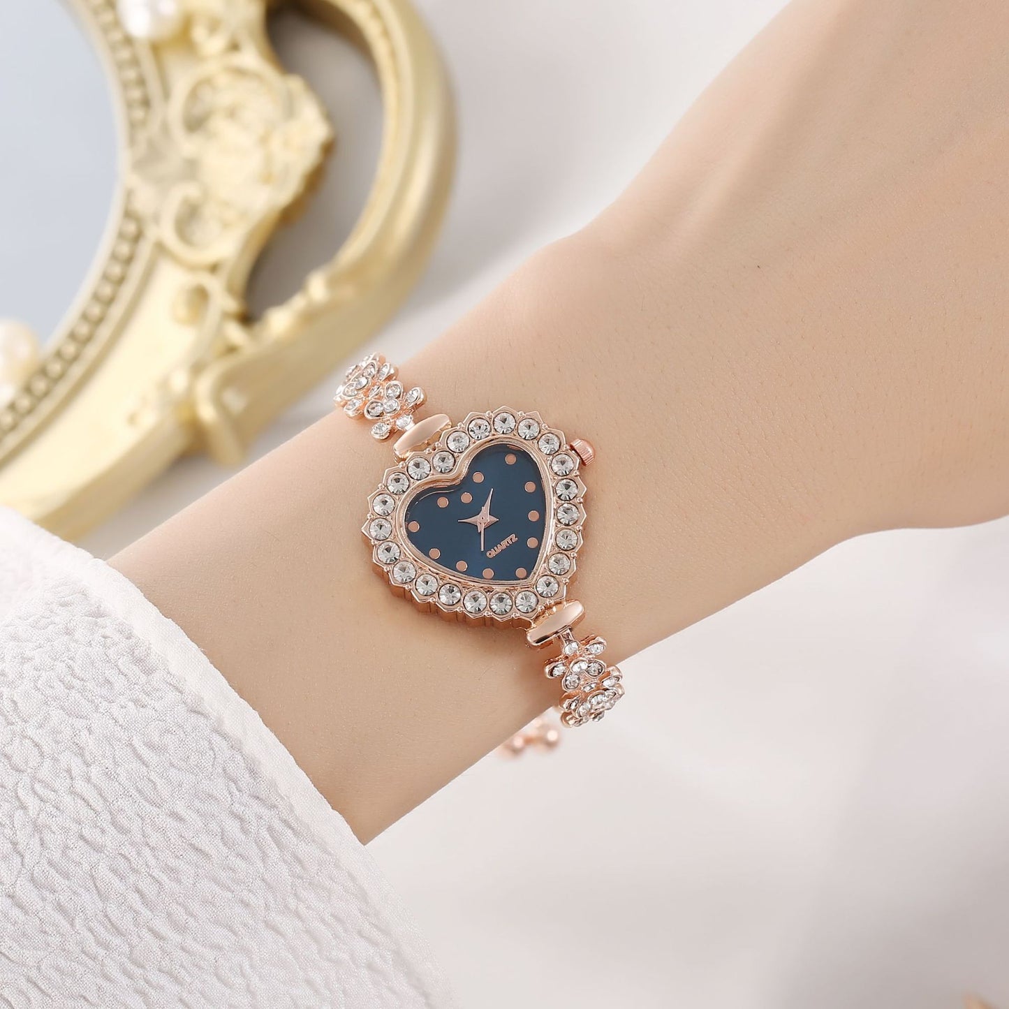 Flower Chain Diamond Women's Watch - Elegant All-Match