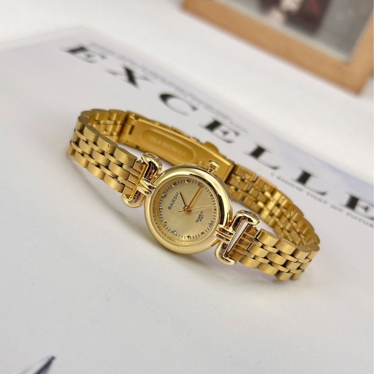 High-Grade Golden Women's Watch - Antique Steel Belt
