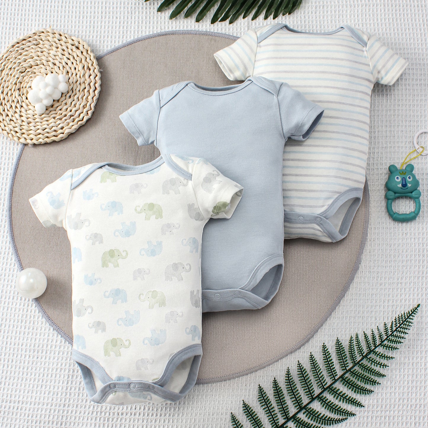 Baby Jumpsuit Fashion Three-Piece Set - Blue Giraffe Design